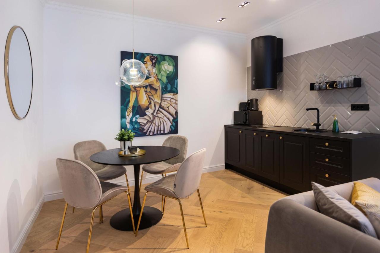 Pierrot & Pierrette Gajeva 7 Apartment